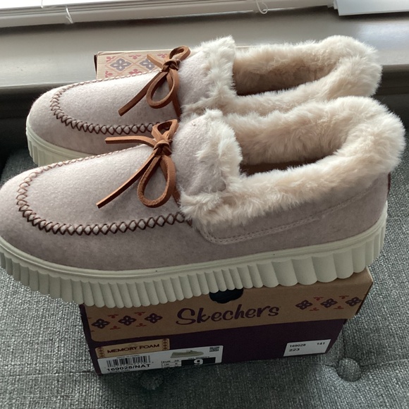 Skechers Women's Cozy Ojai Mocassin Casual Sneakers, size 9 - Picture 11 of 12